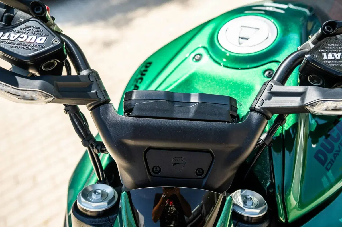 Ducati Diavel for Bentley (2024) (3)