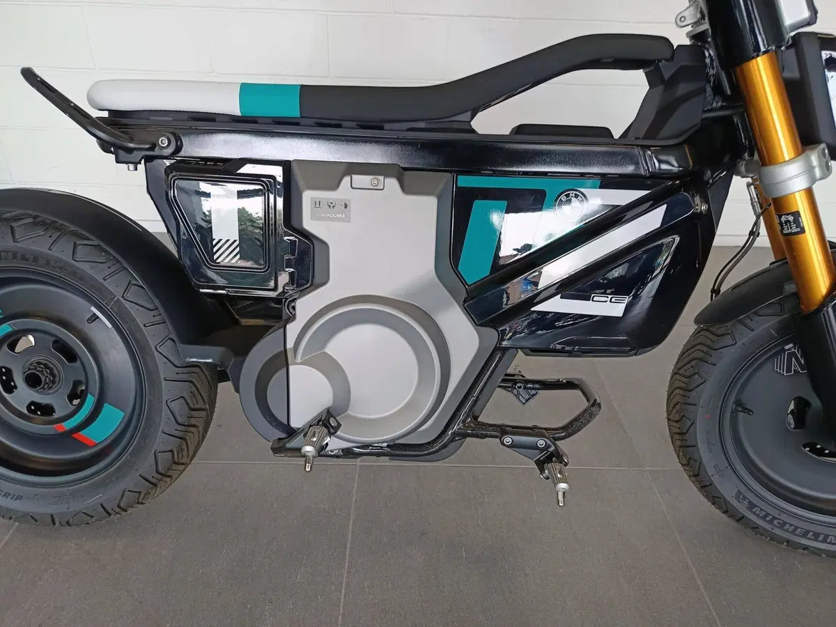 Bmw CE 02 (2024 - 26) (8)