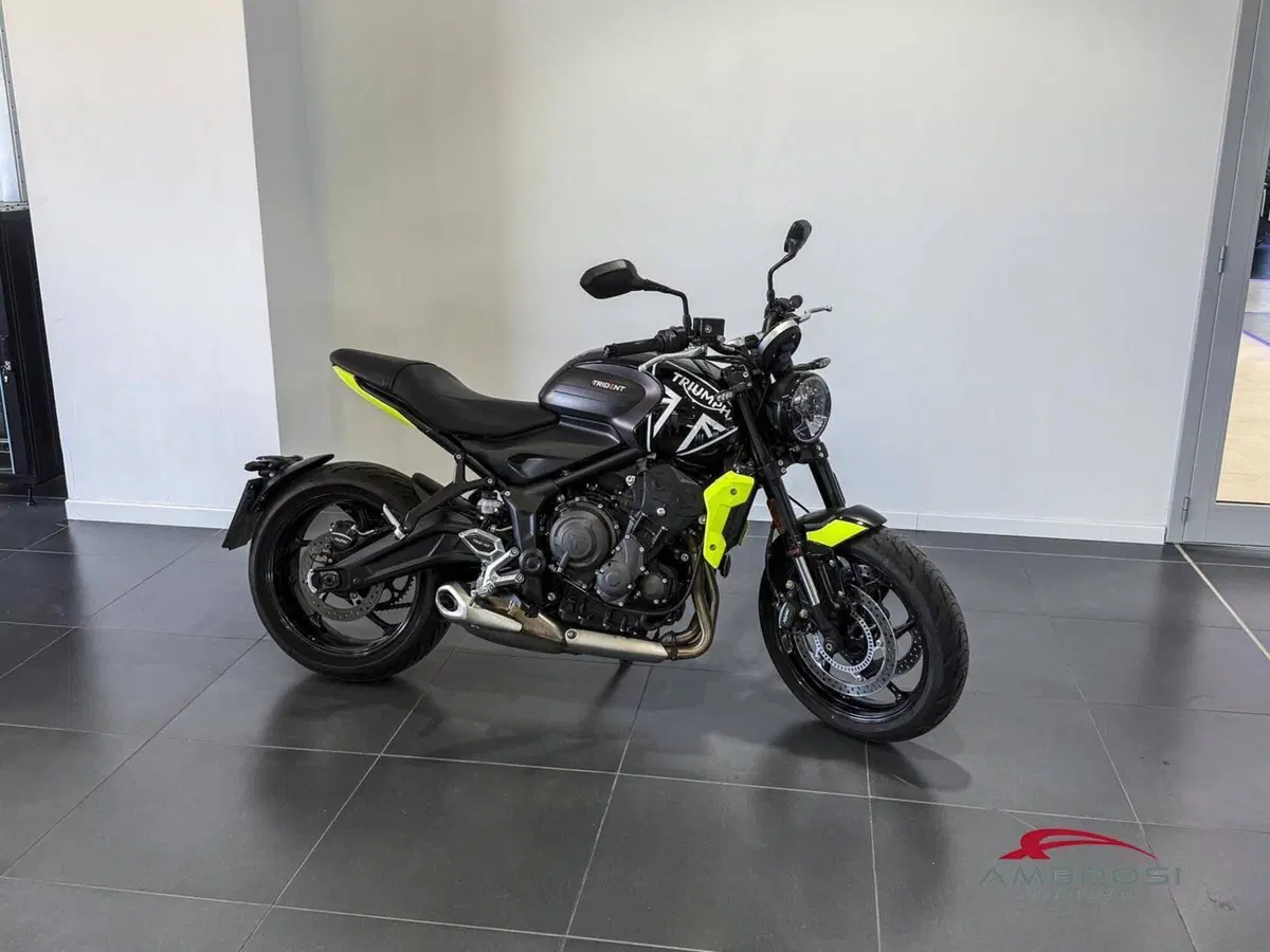Triumph Trident 660 Triple Tribute Edition (2024) (2)
