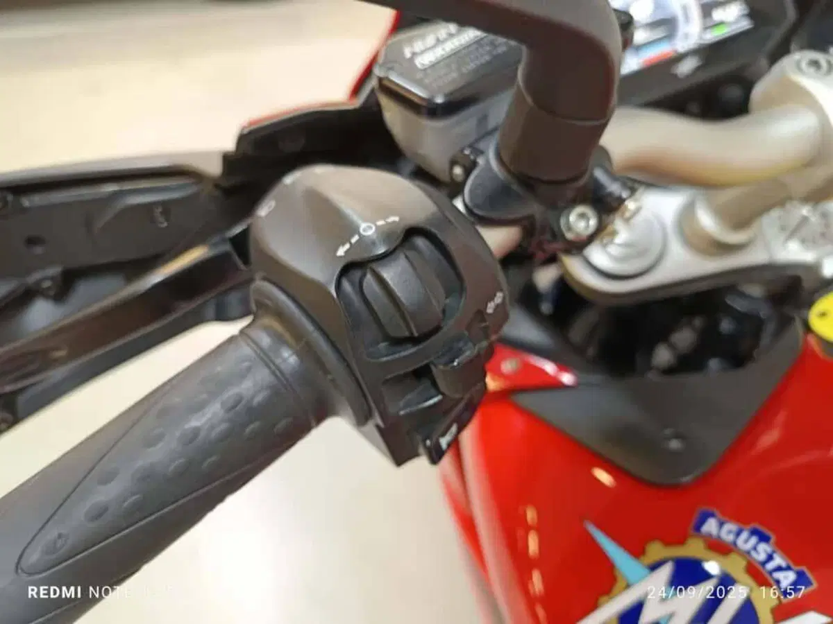 MV Agusta Turismo Veloce 800 Rosso (2021 - 23) (8)