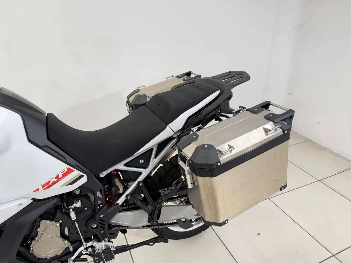 MV Agusta LXP Orioli (2024 - 26) (9)