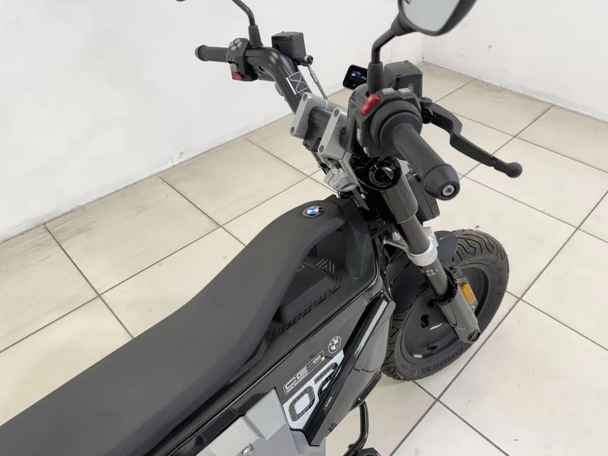 Bmw CE 02 (2024 - 26) (8)