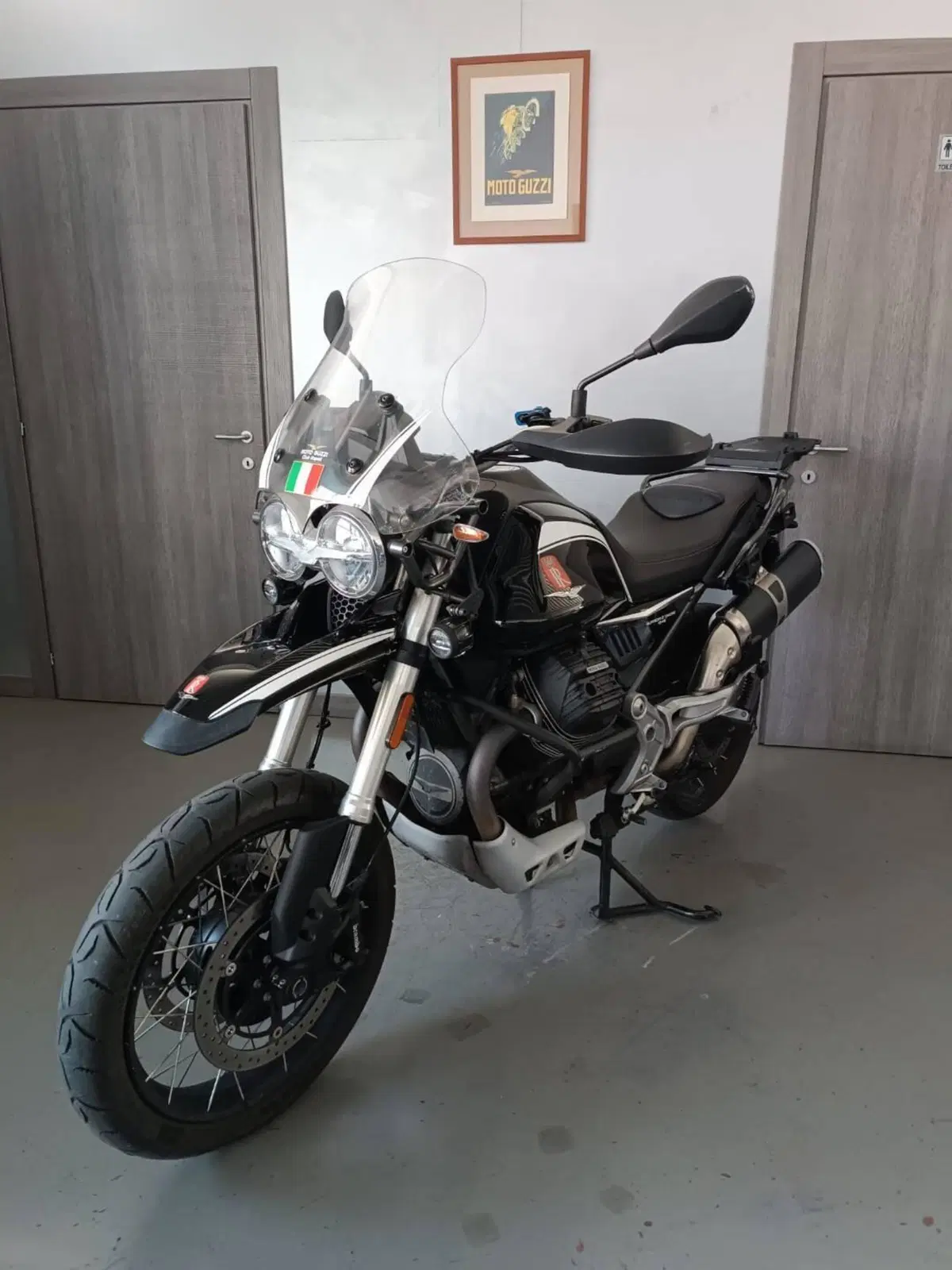 Moto Guzzi V85 TT Guardia d'Onore (2022 - 23) (3)