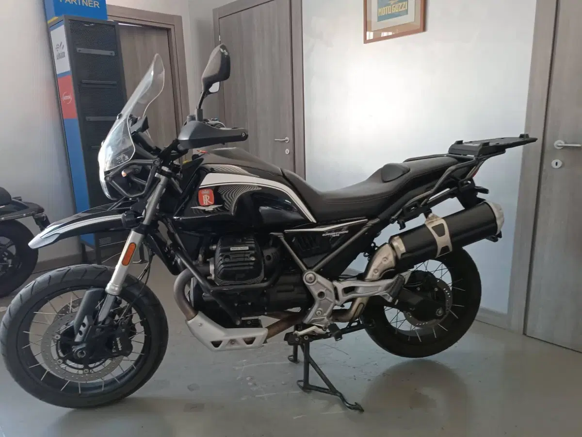 Moto Guzzi V85 TT Guardia d'Onore (2022 - 23)