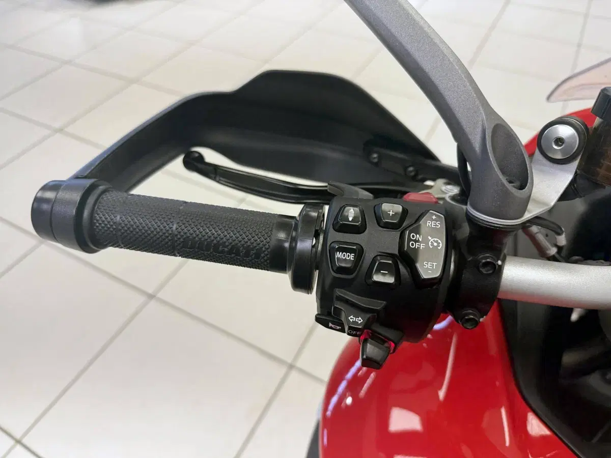 Ducati Multistrada V4 S (2021 - 24) (10)