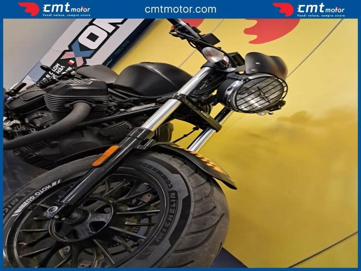 Moto Guzzi V9 Bobber (2016 - 18) (6)