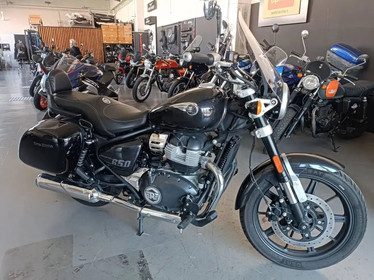 Royal Enfield Super Meteor 650 (2023 - 26) (2)