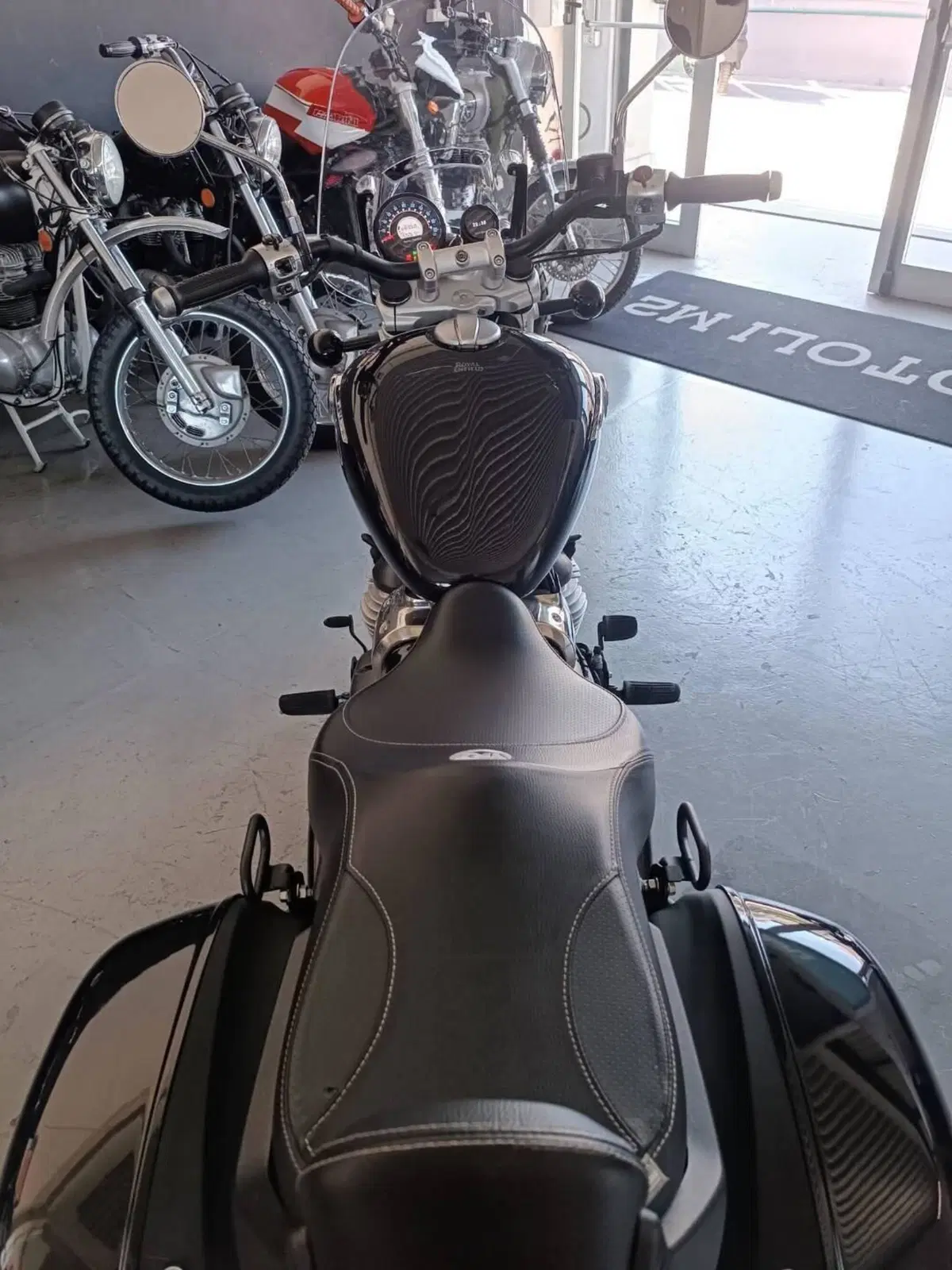 Royal Enfield Super Meteor 650 (2023 - 26) (3)