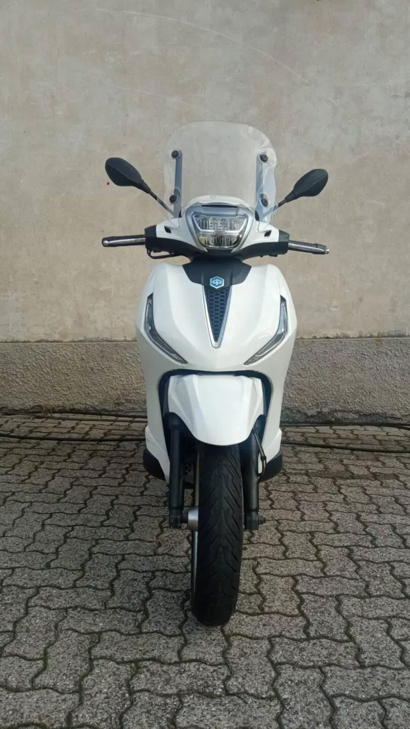 Piaggio Beverly 300 i.e. ABS-ASR (2016 - 20) (2)