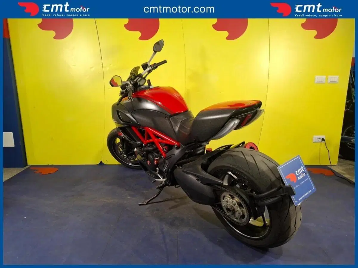 Ducati Diavel 1200 Carbon (2010 - 13) (9)