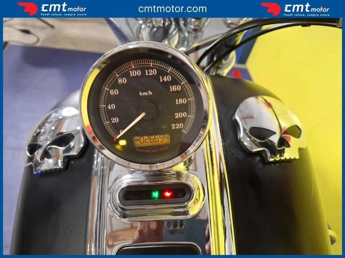 Harley-Davidson 1584 Rocker C (2009 - 11) - FXCWC (11)