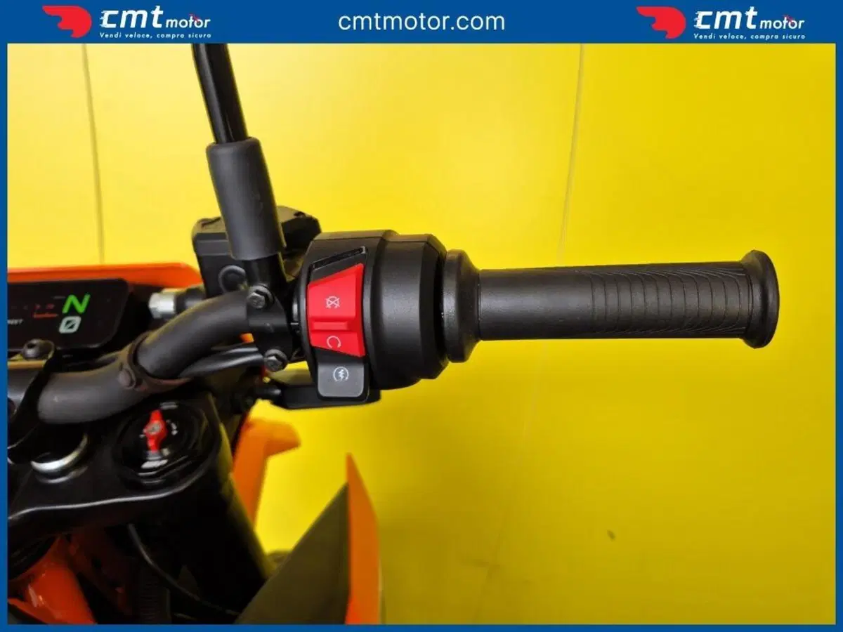 KTM 125 SMC R (2025 - 26) (13)