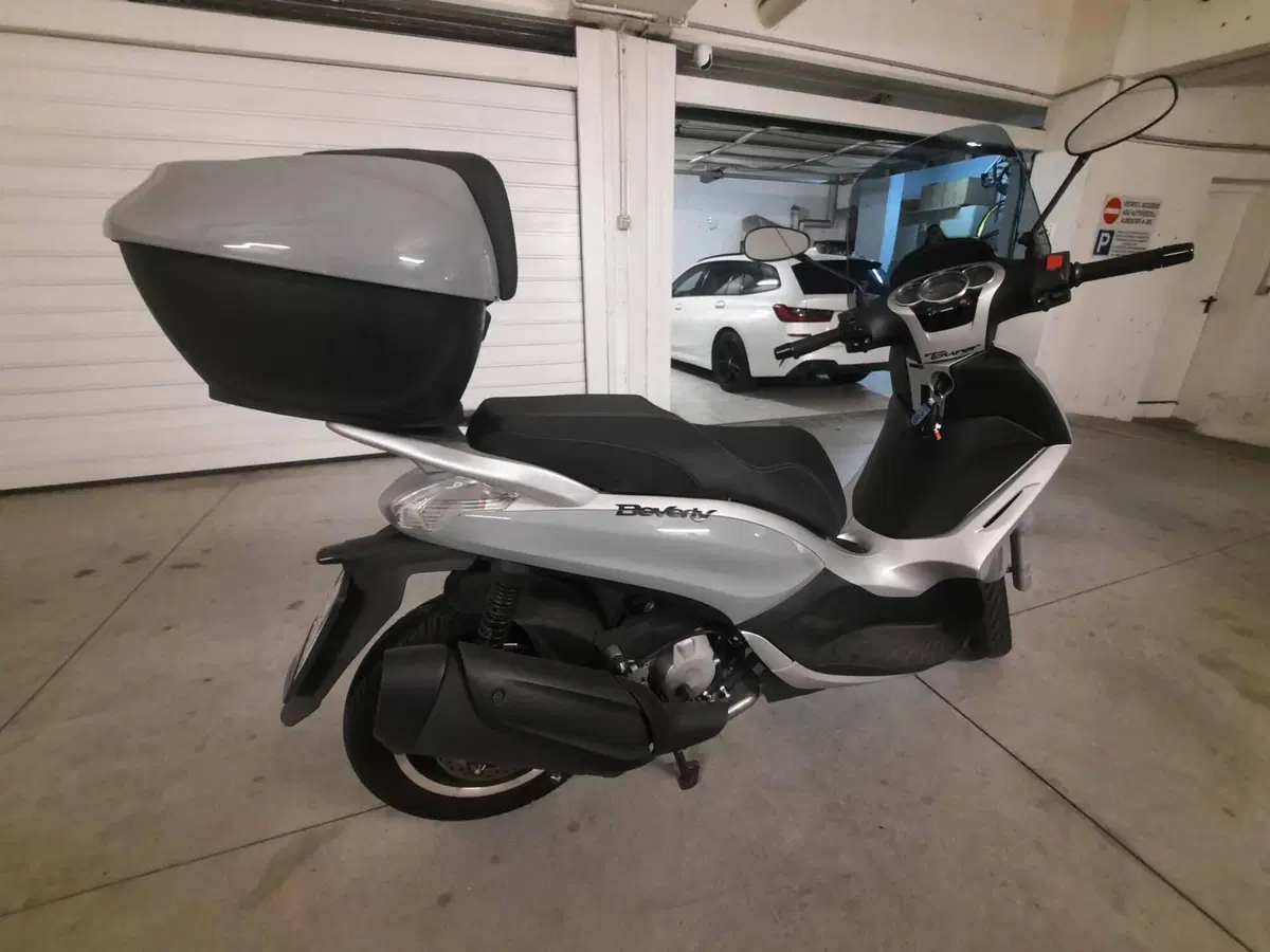 Piaggio Beverly 350 Tourer (2020) (3)