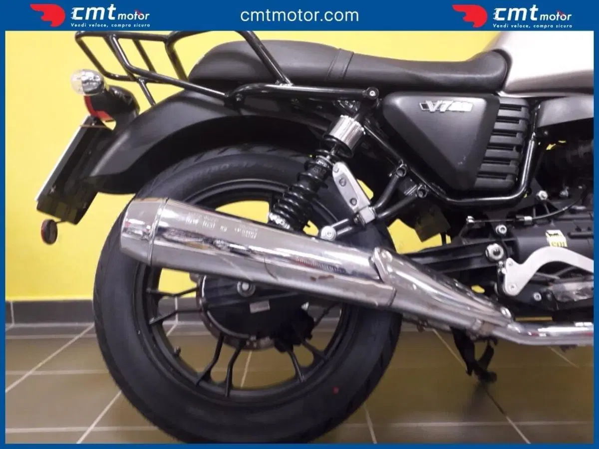 Moto Guzzi V7 II Stone (2015 - 17) (6)