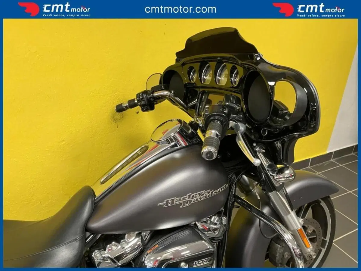 Harley-Davidson 107 Street Glide Special (2017 - 19) - FLHXS (10)
