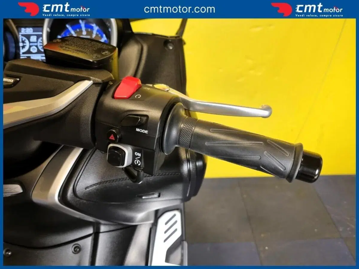 Yamaha T-Max 530 SX Sport Edition (2018 - 19) (12)