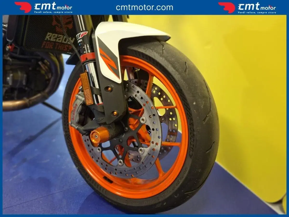 KTM 890 Duke R (2021) (11)