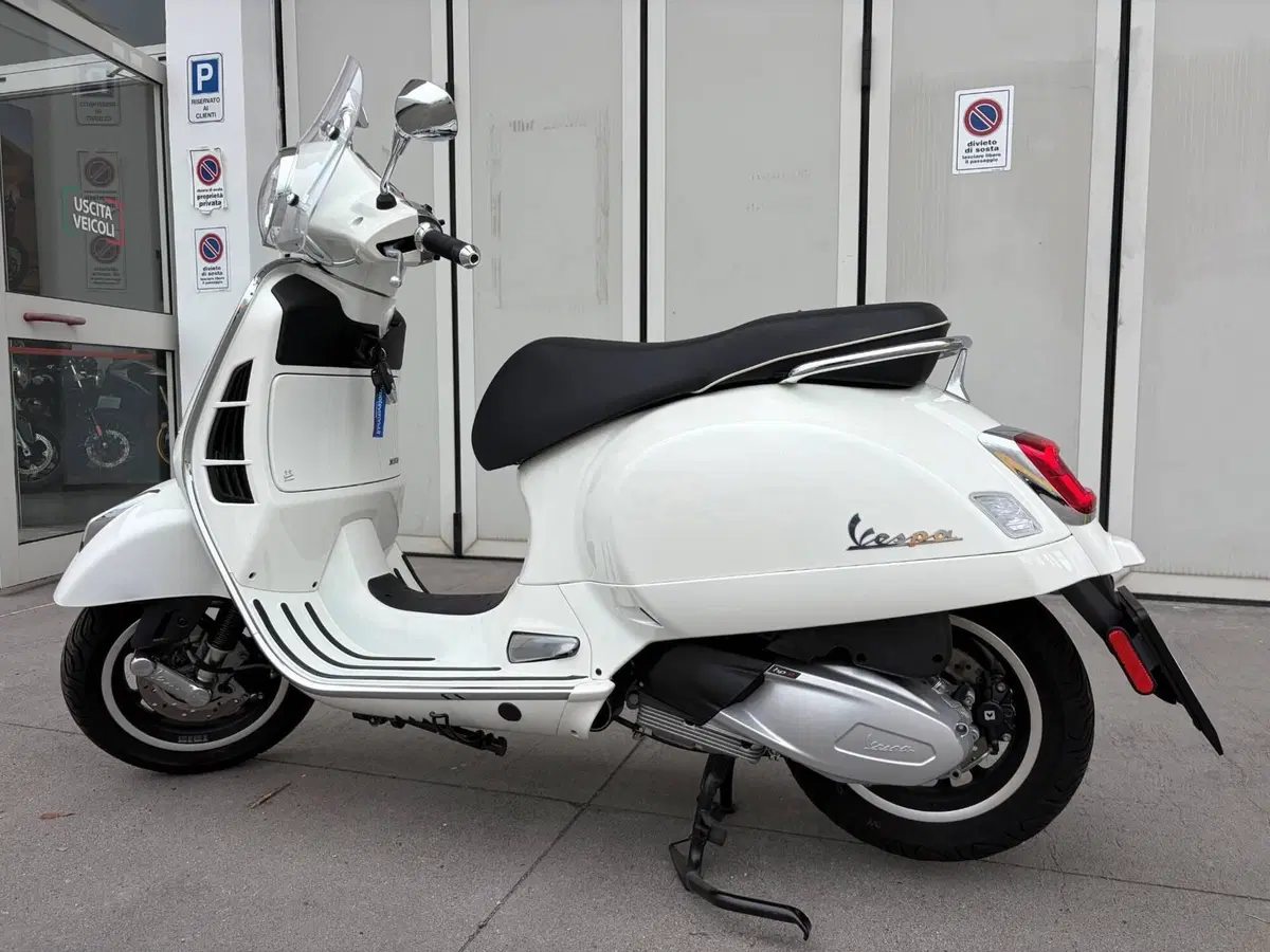 Vespa GTS 300 Super (2023 - 24) (2)