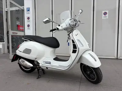 Vespa GTS 300 Super (2023 - 24) usata