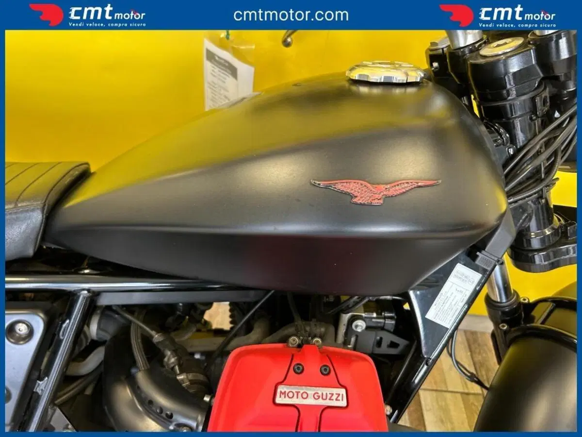 Moto Guzzi V9 Bobber (2016 - 18) (6)