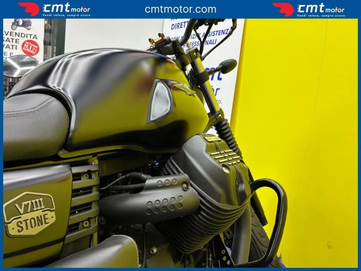 Moto Guzzi V7 III Stone Night Pack (2019 - 20) (12)