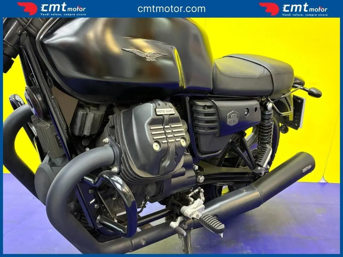 Moto Guzzi V7 III Stone Night Pack (2019 - 20) (14)
