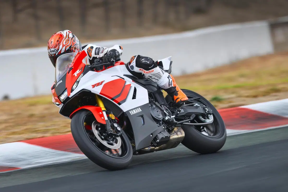 Yamaha YZF R7 70th (2026) (3)