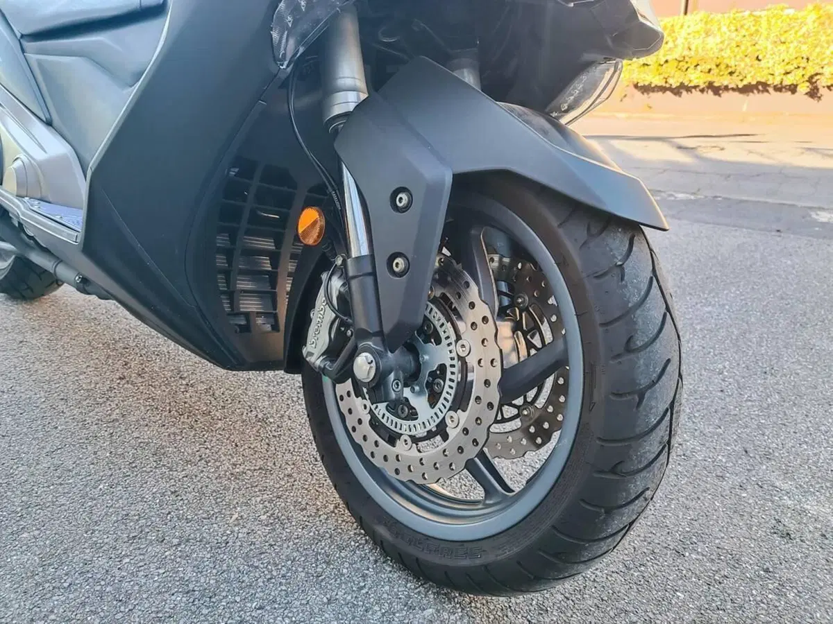Kymco AK 550 ETS (2021 - 26) (3)