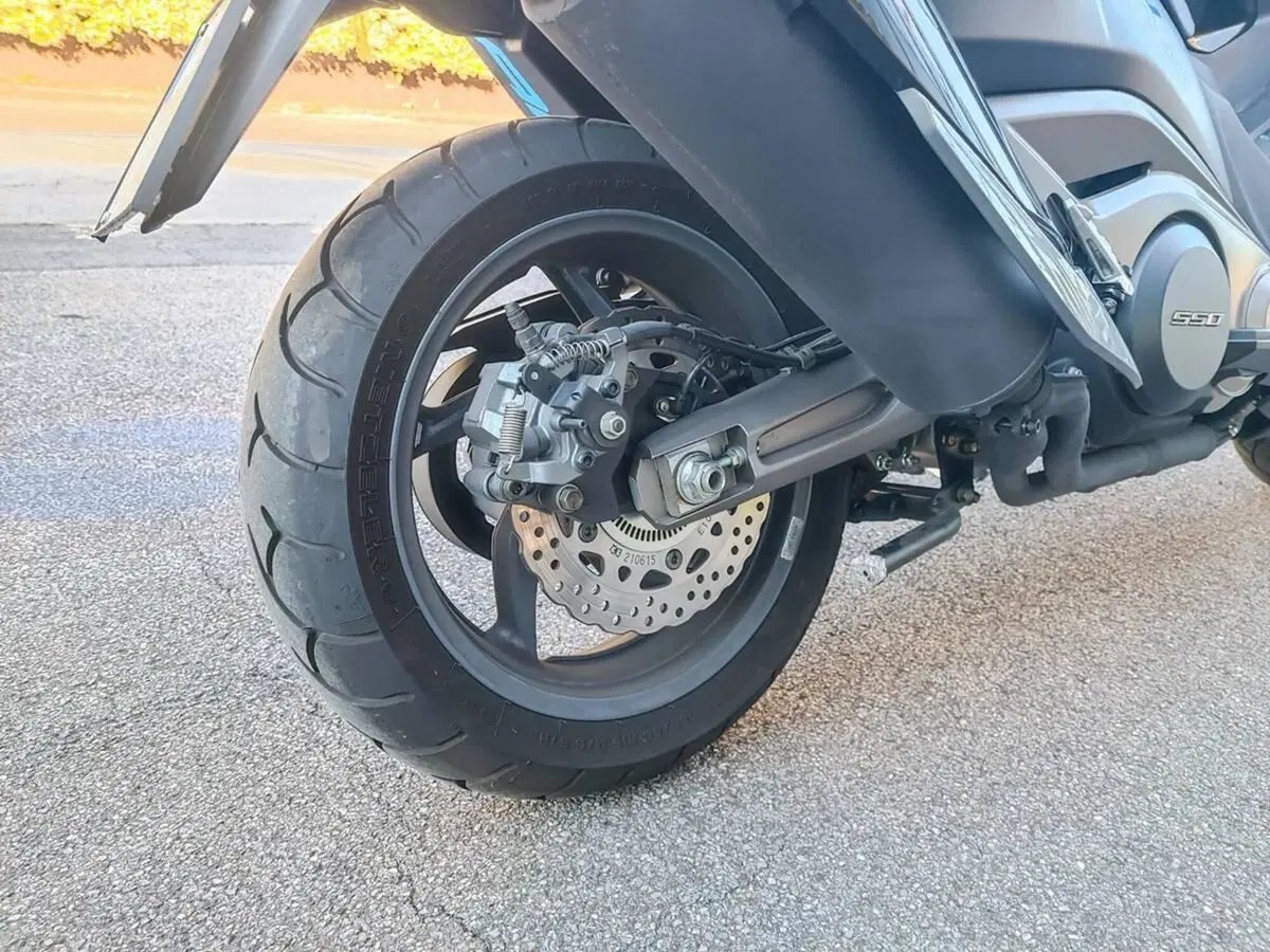 Kymco AK 550 ETS (2021 - 26) (9)