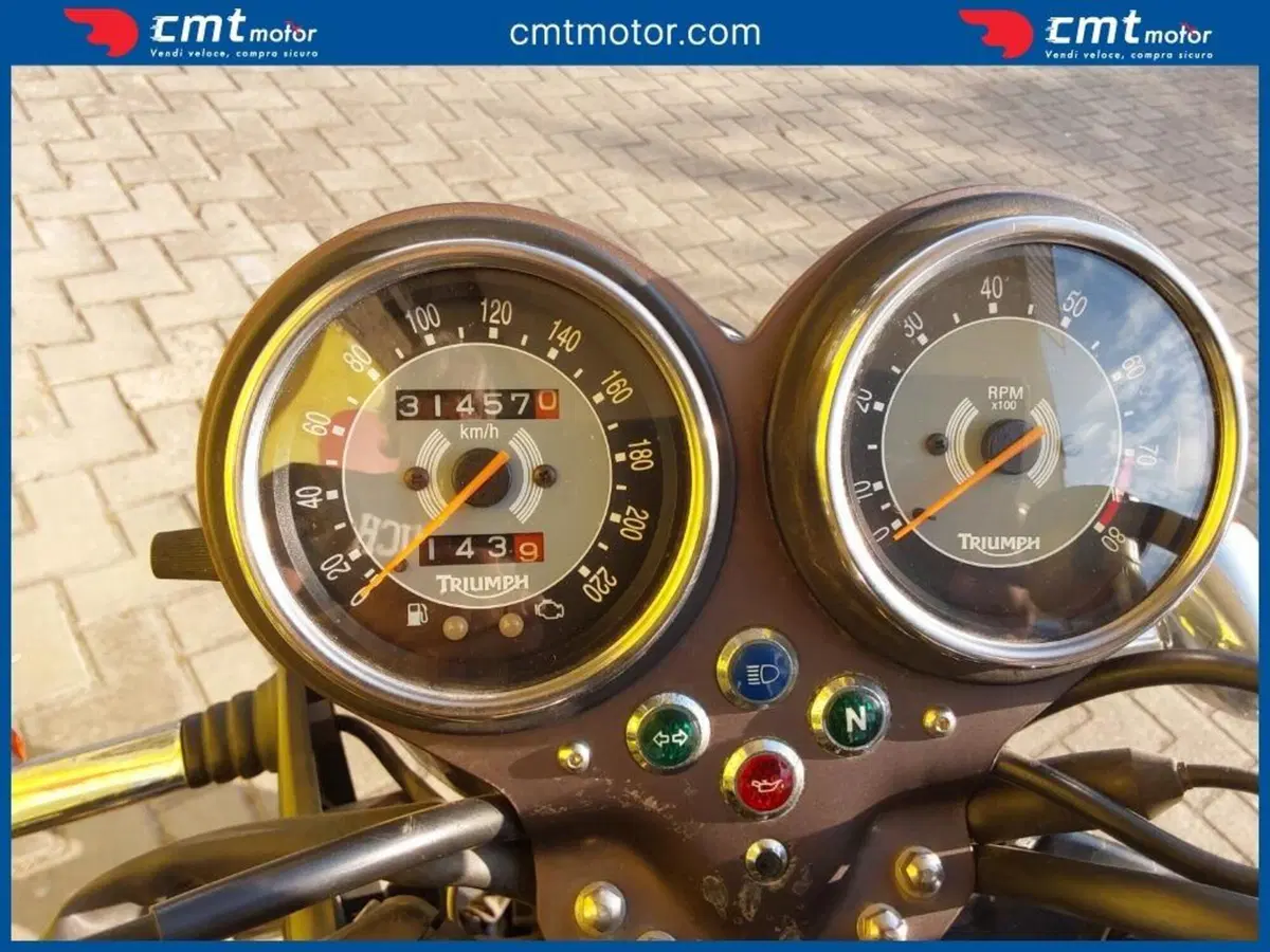 Triumph Bonneville SE (2009 - 13) (8)