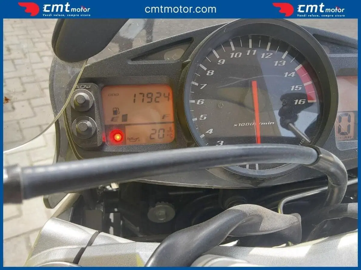 Suzuki GSR 600 (2006 - 11) (10)
