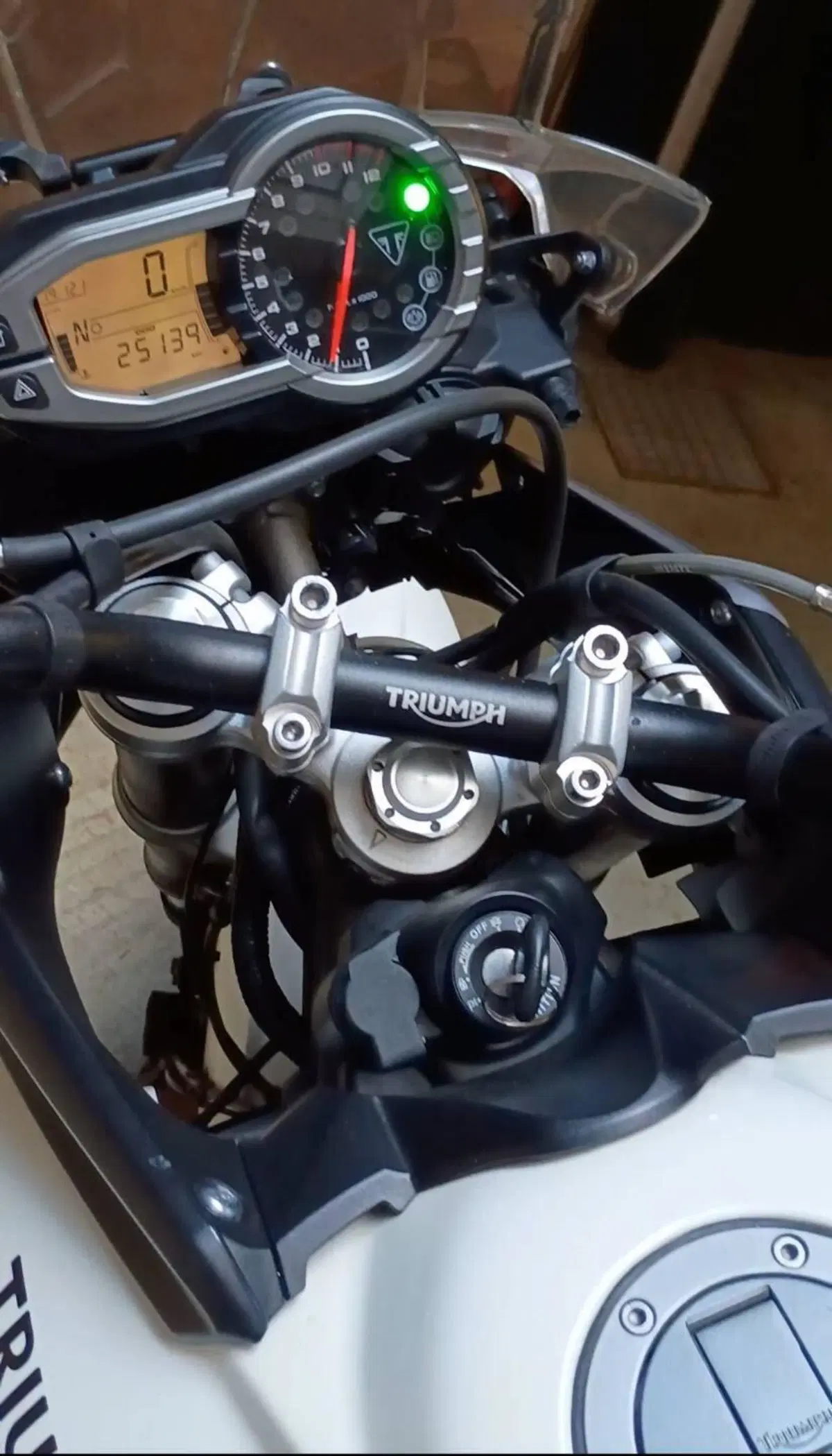 Triumph Tiger 800 XR (2015 - 17) (3)