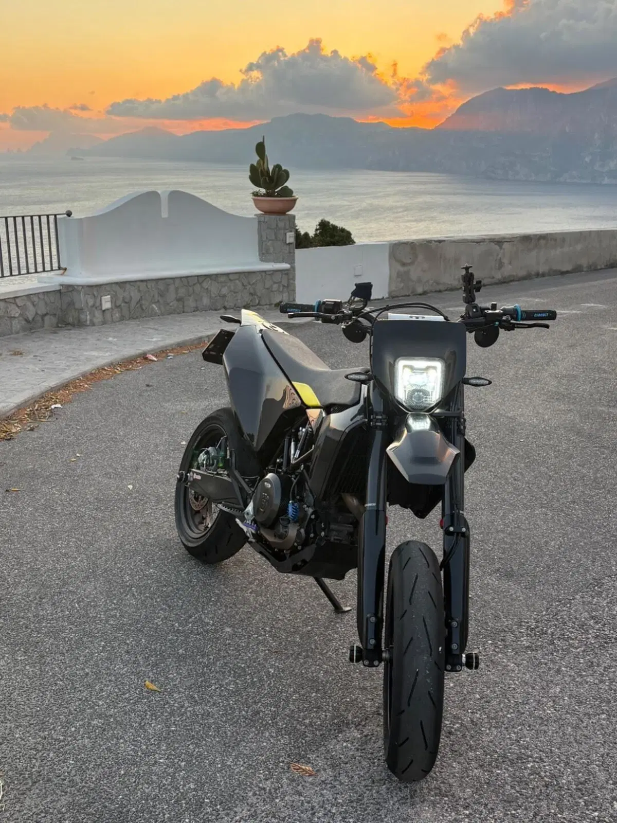 Husqvarna 701 Supermoto (2021) (5)