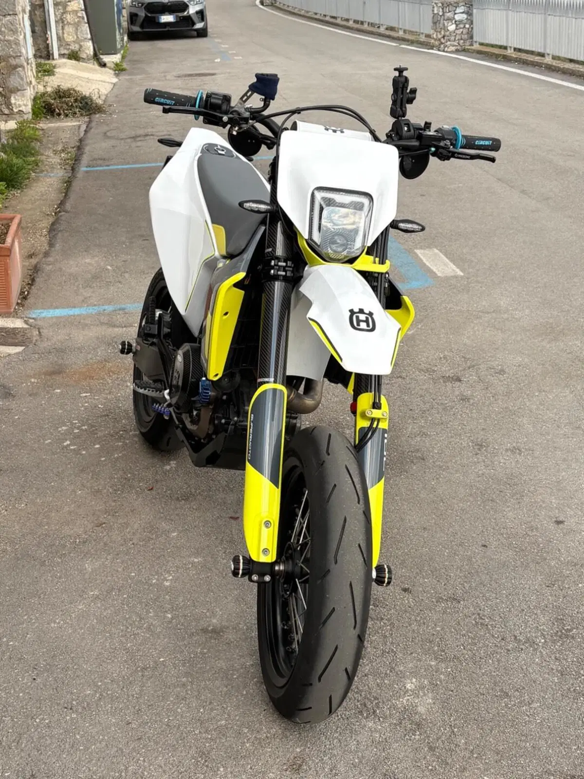 Husqvarna 701 Supermoto (2021) (2)