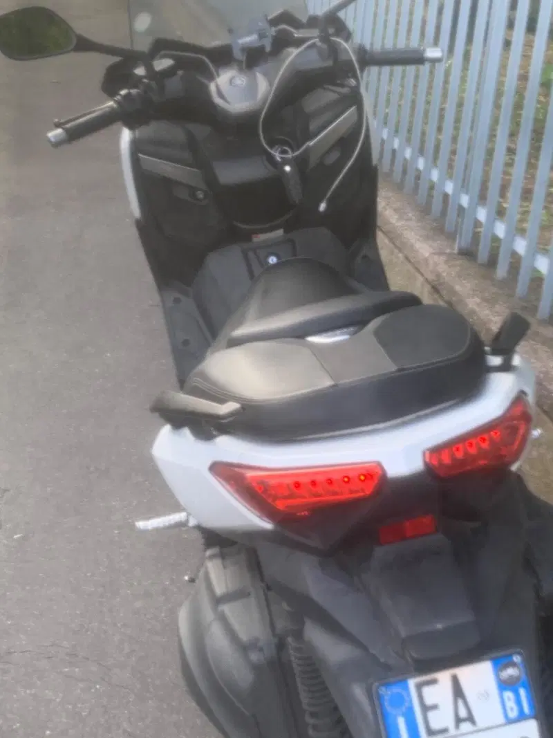 Yamaha X-Max 400 (2013 - 16) (11)