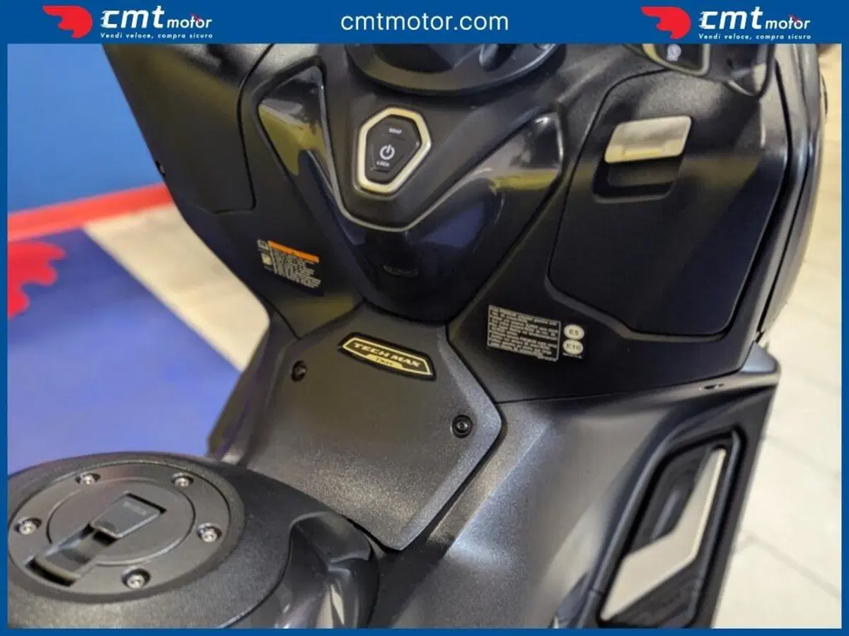 Yamaha T-Max 560 Tech Max (2022 - 24) (10)