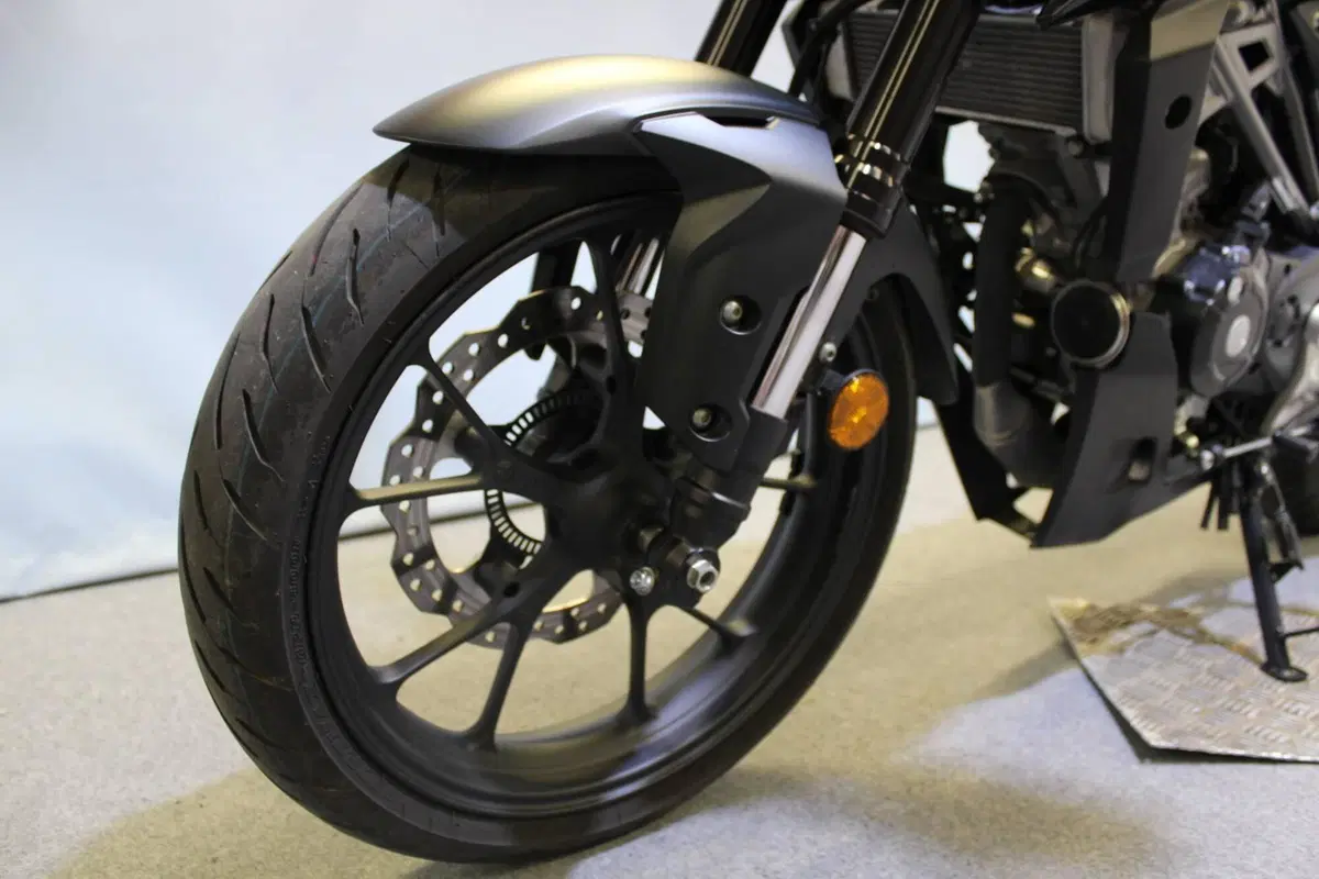 Honda CB 125 R (2024 - 26) (14)