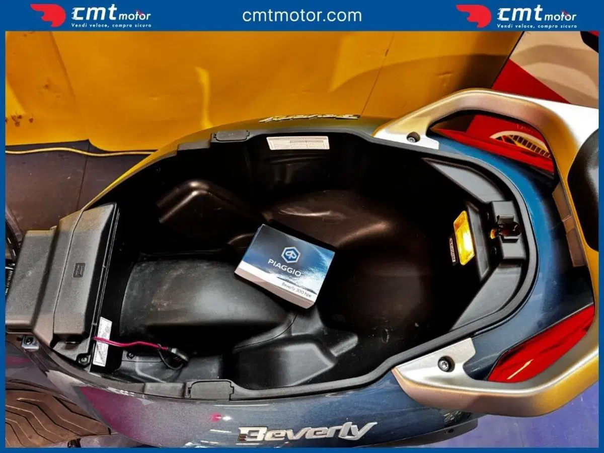 Piaggio Beverly 300 Hpe (2021) (10)