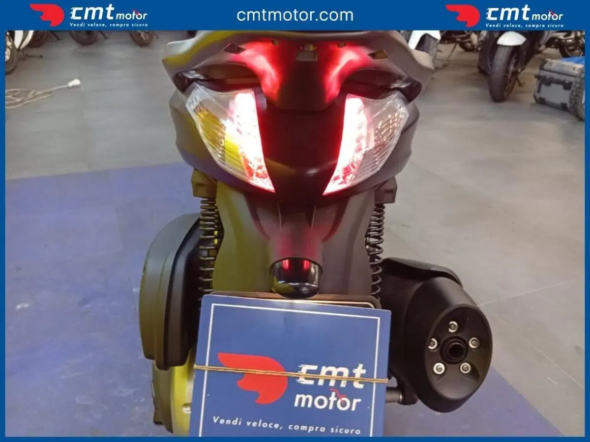 Piaggio Beverly 350 SportTouring ie ABS (2011 - 17) (9)