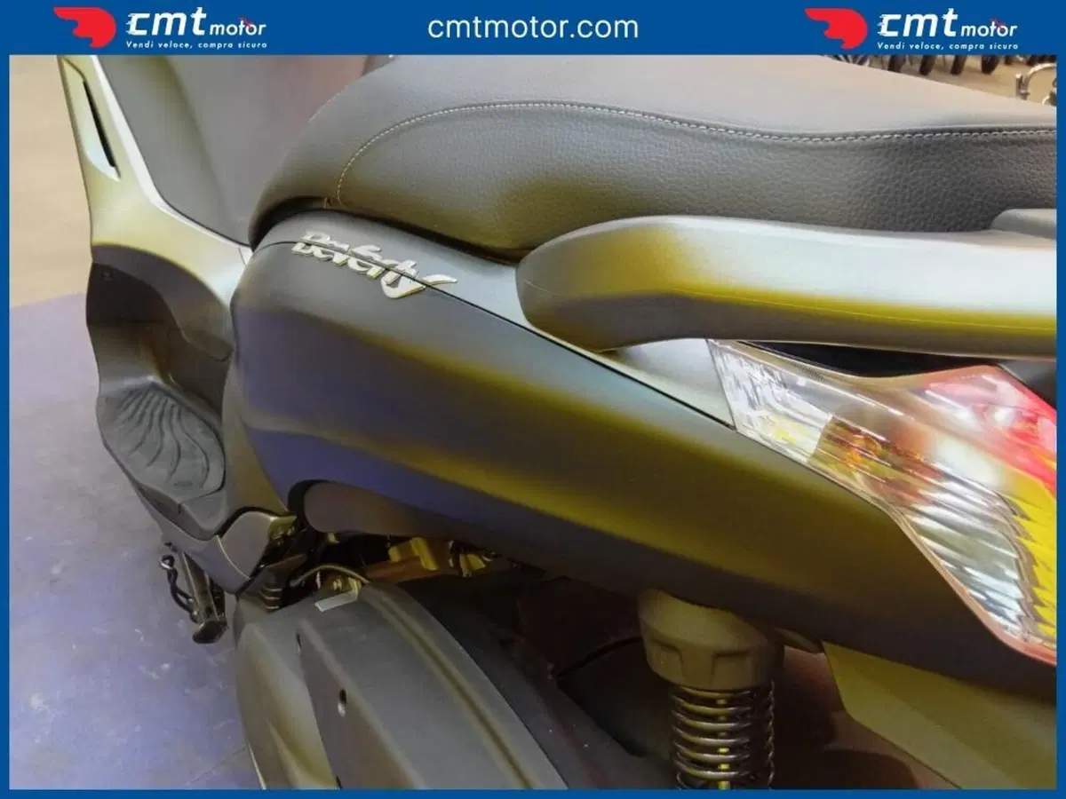 Piaggio Beverly 350 SportTouring ie ABS (2011 - 17) (10)