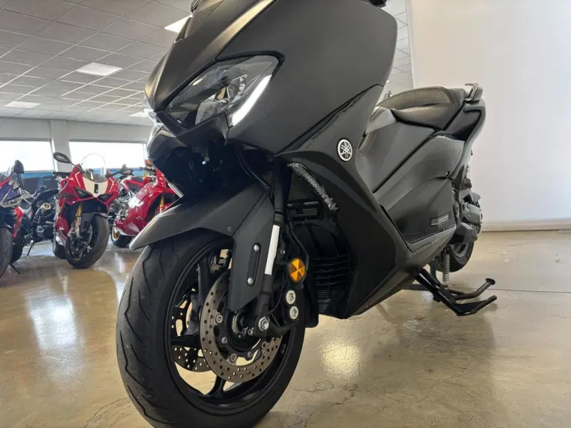 Yamaha T-Max 560 Tech Max (2021) (2)
