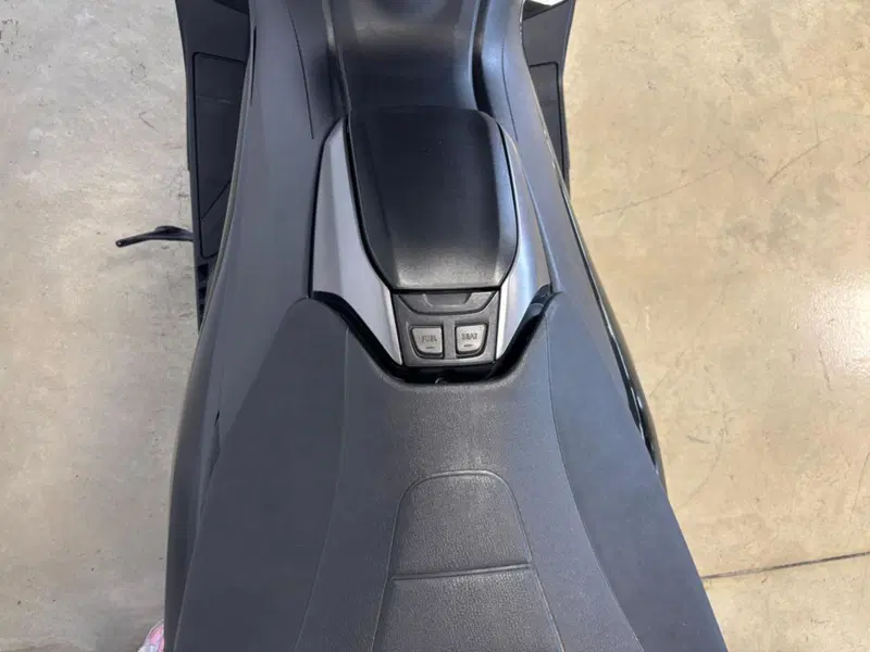 Yamaha T-Max 560 Tech Max (2021) (11)