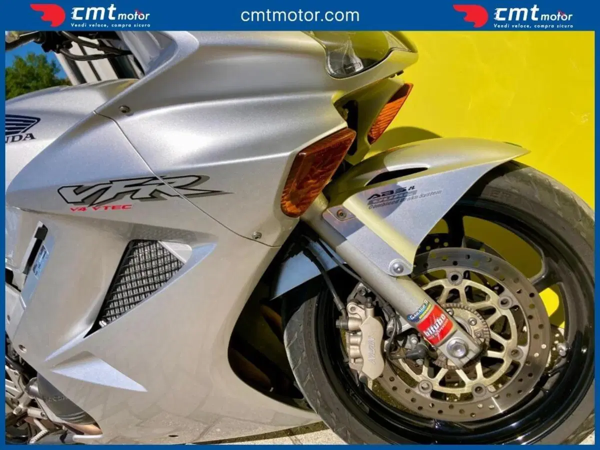 Honda VFR 800 (2002 - 05) (8)