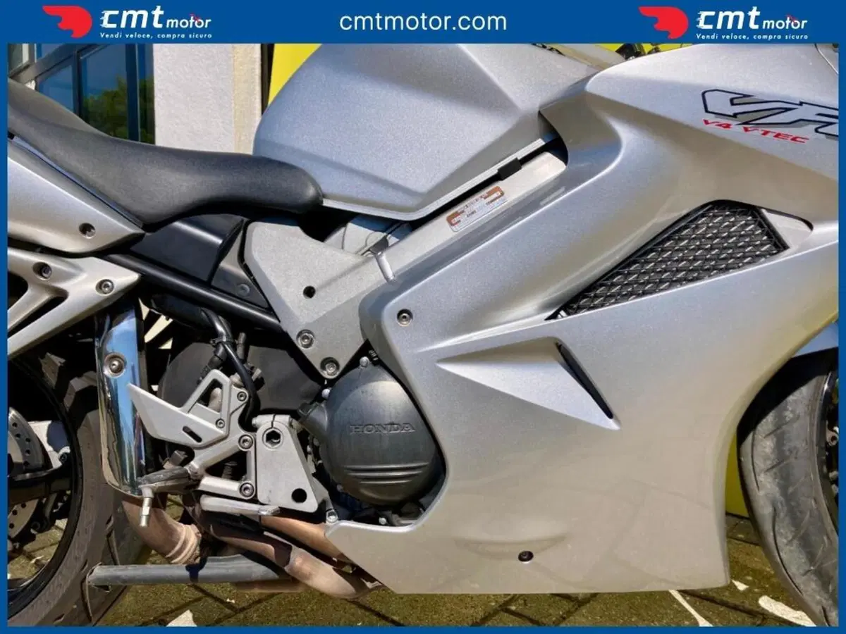 Honda VFR 800 (2002 - 05) (10)