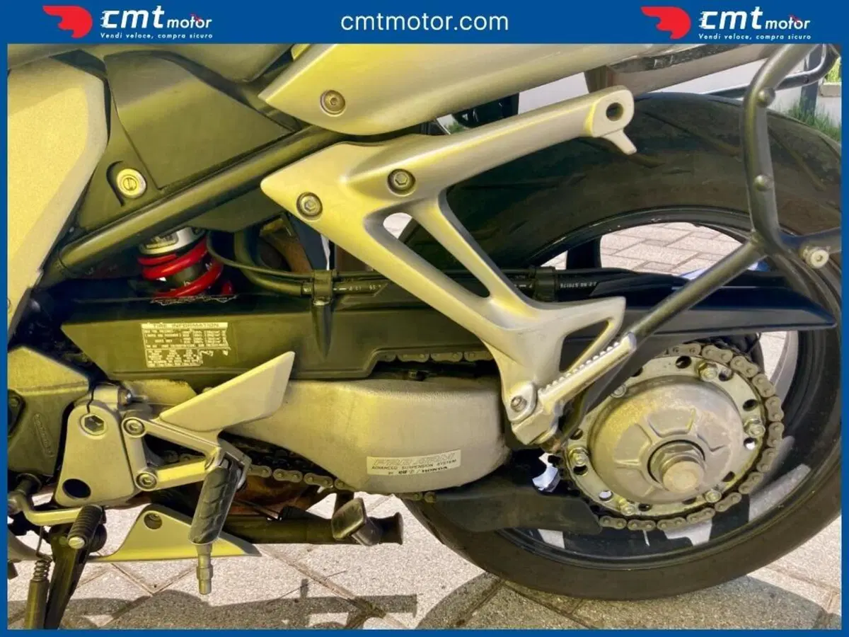 Honda VFR 800 (2002 - 05) (11)