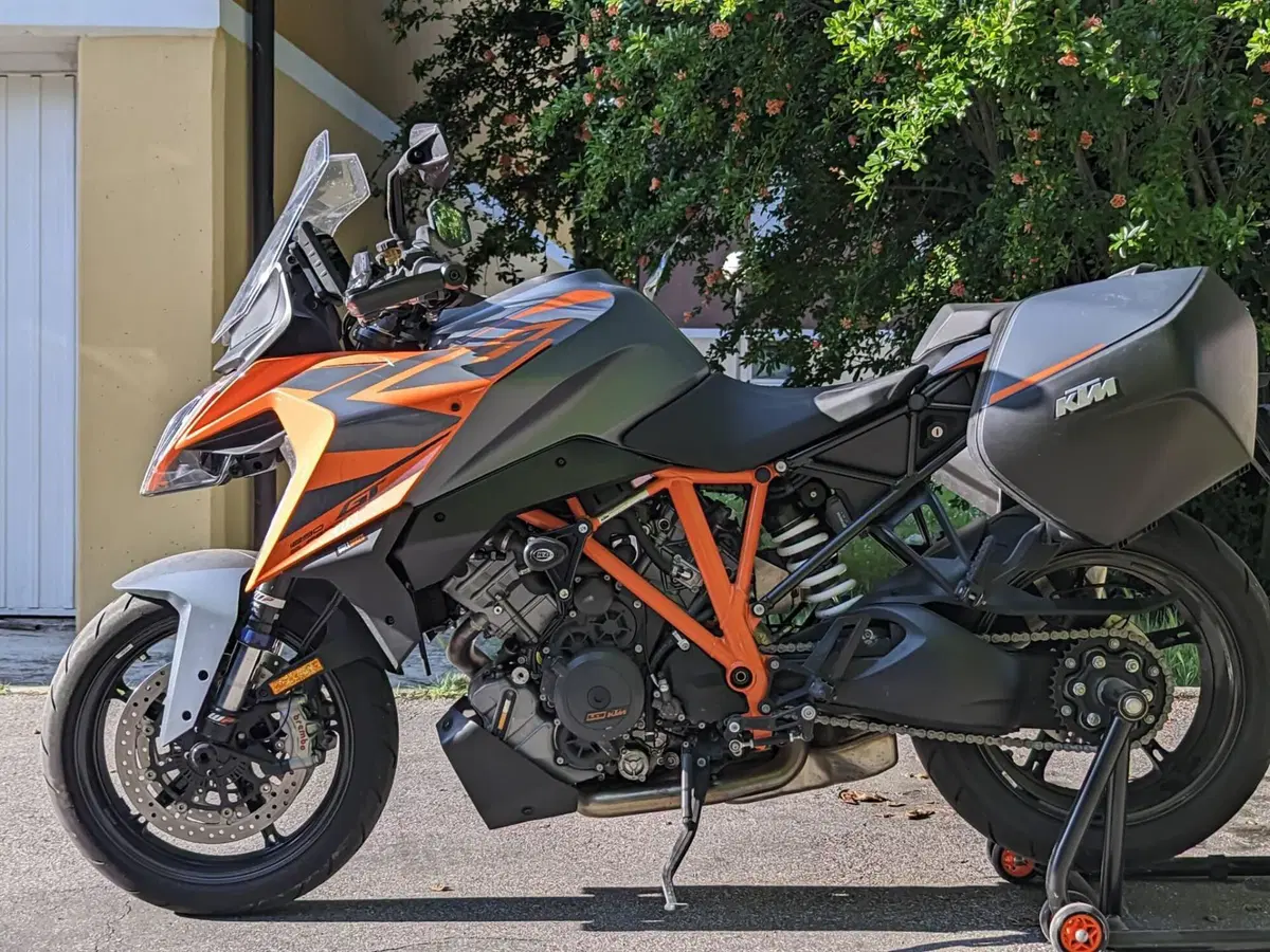 KTM 1290 Super Duke GT (2022 - 25) (2)