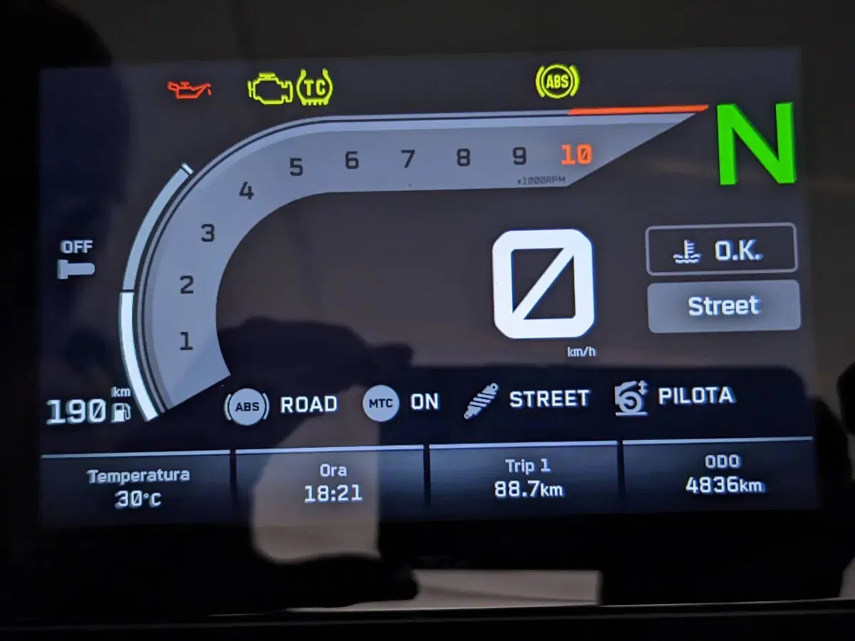KTM 1290 Super Duke GT (2022 - 25) (6)
