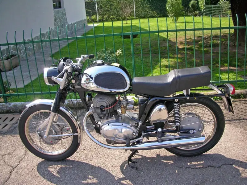 MV Agusta 250 bicilindrica iscritta ASI (2)