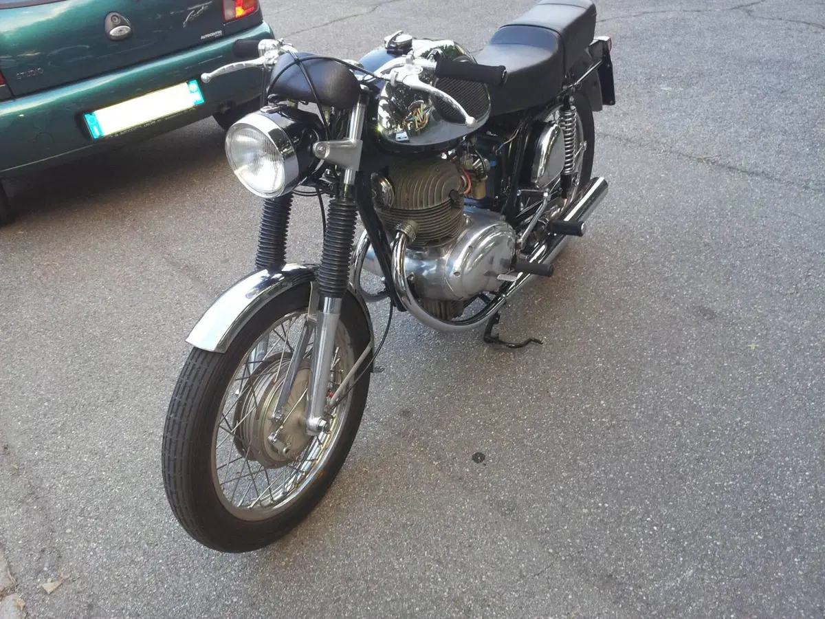 MV Agusta 250 bicilindrica iscritta ASI (3)