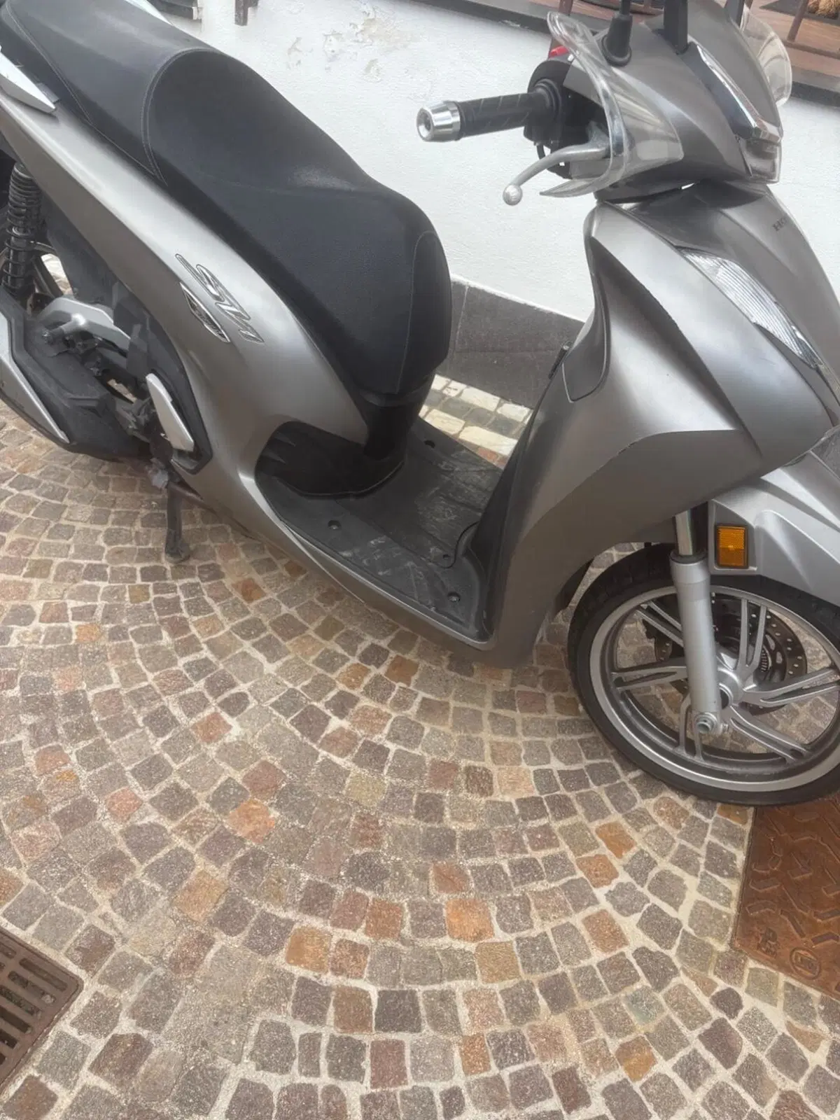 Honda SH 350 (2021 - 24) (7)